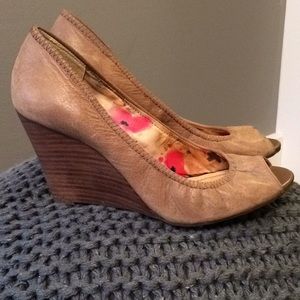 BCBGeneration peep toe wedges. Nude Size 8